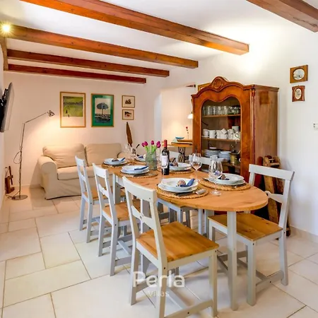 Ferienhaus Charming House Lillian Near Medulin And Beatiful