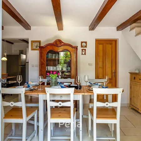 Holiday home Charming House Lillian Near Medulin And Beautiful Liznjan