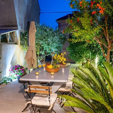 Charming House Lillian Near Medulin And Beautiful Holiday home