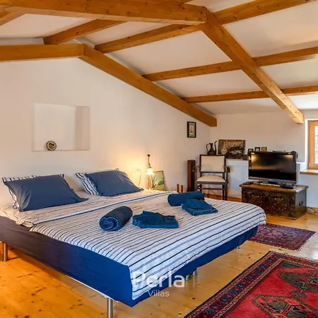 Holiday home Charming House Lillian Near Medulin And Beautiful Liznjan