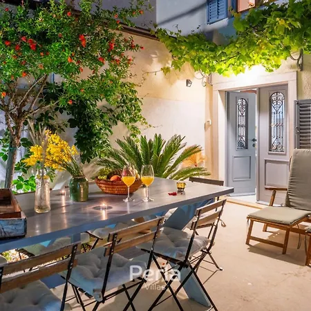 Charming House Lillian Near Medulin And Beautiful Casa vacanze *